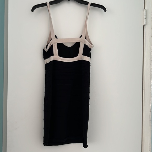 Beige and black dress - Picture 2 of 4